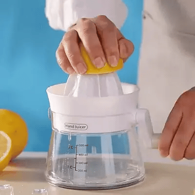 JuiceEase – Manueller Hand Entsafter mit Griff und Ausgießer