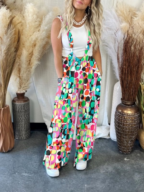 Frieda – Seidiger Plissee-Straps-Jumpsuit mit Vintage-Charme