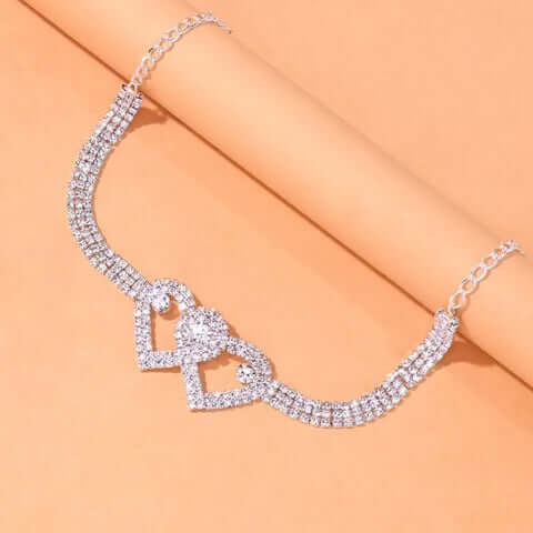 LoveAnklet – Elegantes Herz-Fußkettchen für stylische Sommer-Outfits