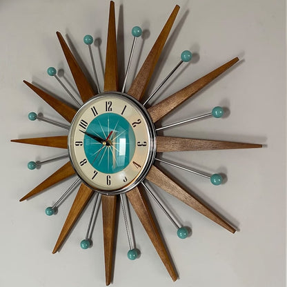 TimeRay – Handgefertigte Mid-Century Wanduhr für stilvolles Zeitmanagement