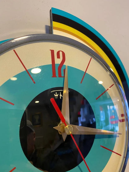 TimeRay – Handgefertigte Mid-Century Wanduhr für stilvolles Zeitmanagement