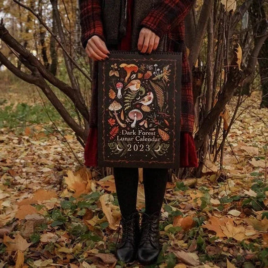 DarkForest – Mondkalender 2023 mit Originalillustrationen und Mondphasen