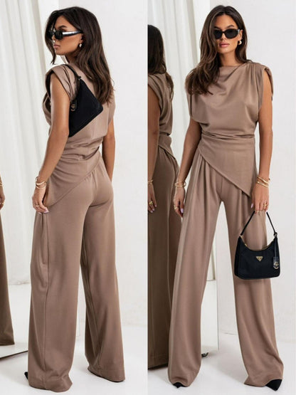 Isabella – Casual sleeveless suit for chic summer style