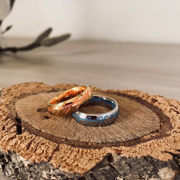 GlowRing – Im Dunkeln leuchtender Ring mit bunt leuchtenden Runen