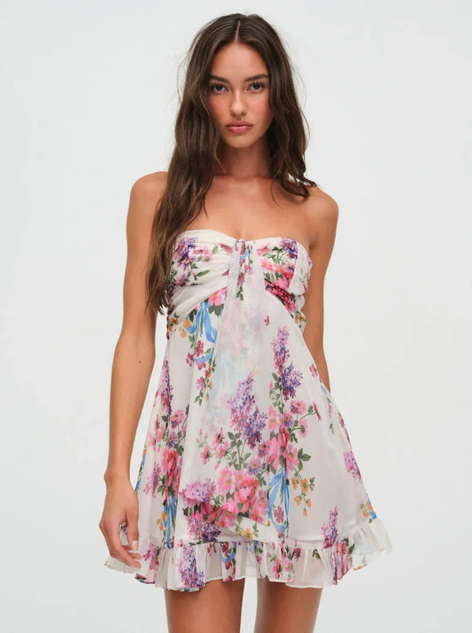 Aurea – Minikleid mit Blumenmuster und trägerloser, fließender Silhouette