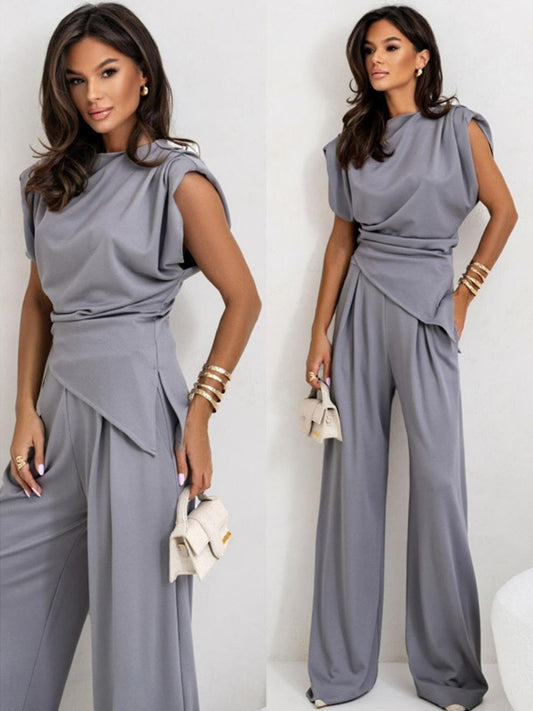 Isabella – Casual sleeveless suit for chic summer style