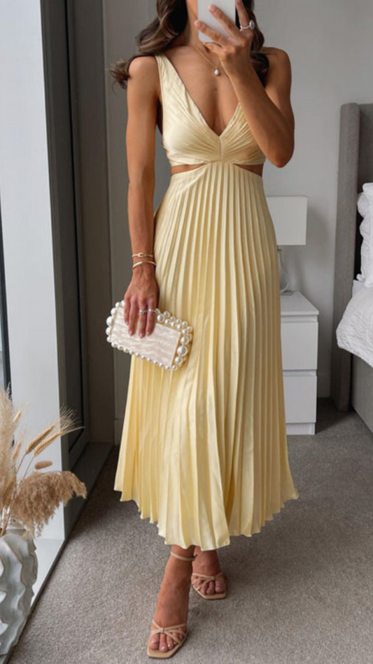 Liana – Plissiertes Cut-Out-Midikleid für einen eleganten, modernen Stil