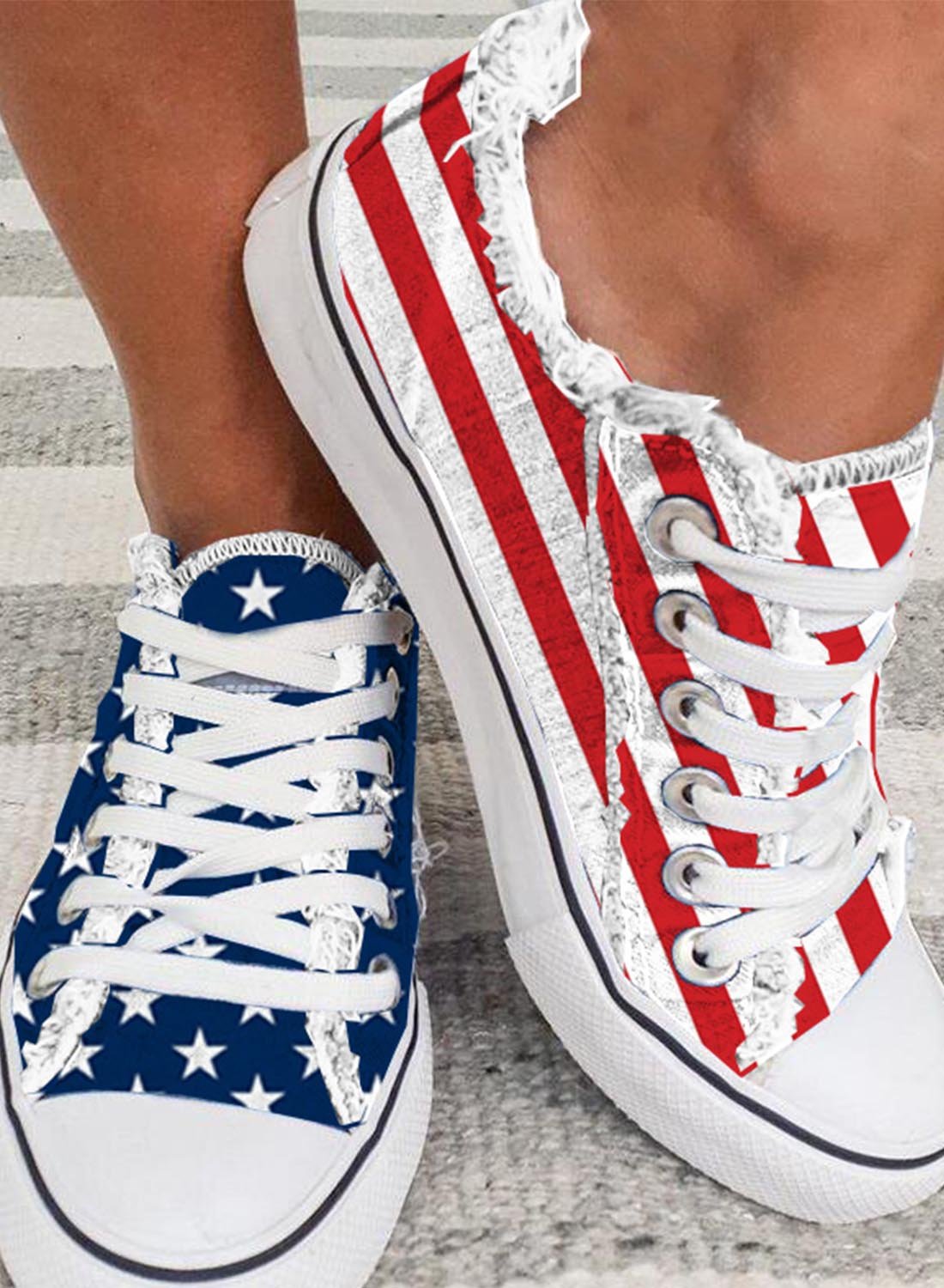 FloraWalk – Canvas-Schnürsneaker mit buntem Blumenmuster