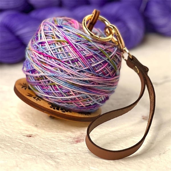 YarnMate™ - Tragbarer Handgelenk-Wollhalter
