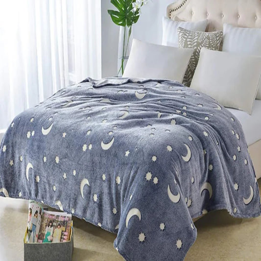 GlowDream – Kinderdecke mit phosphoreszierenden Mustern und ultramweich verarbeitetem Mikrofaser