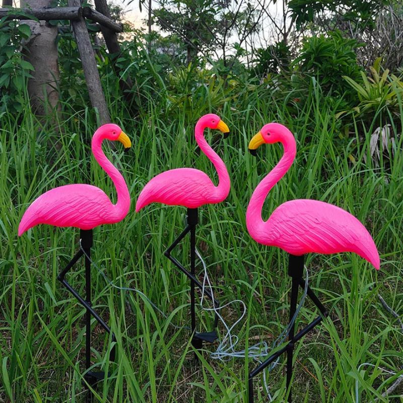 GlowBright – Solarbetriebene Flamingo-Gartenleuchte für stilvolles Ambiente
