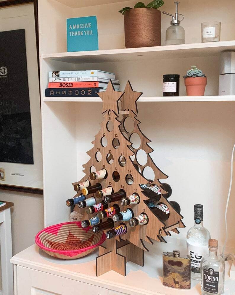 JollyTree – Adventskalender aus Birkenholz für Bier- und Wein-Countdown