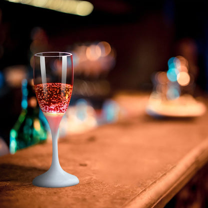 CelebrateWith – LED-Weingläser, die beim Einschenken aufleuchten