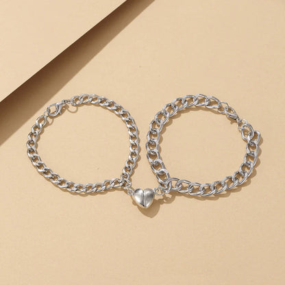 HeartLink – Magnetisches Paararmband für endlose Liebe
