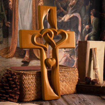 HeartCross – Religiöses Kreuz mit Herzen und handgemeißelter Textur