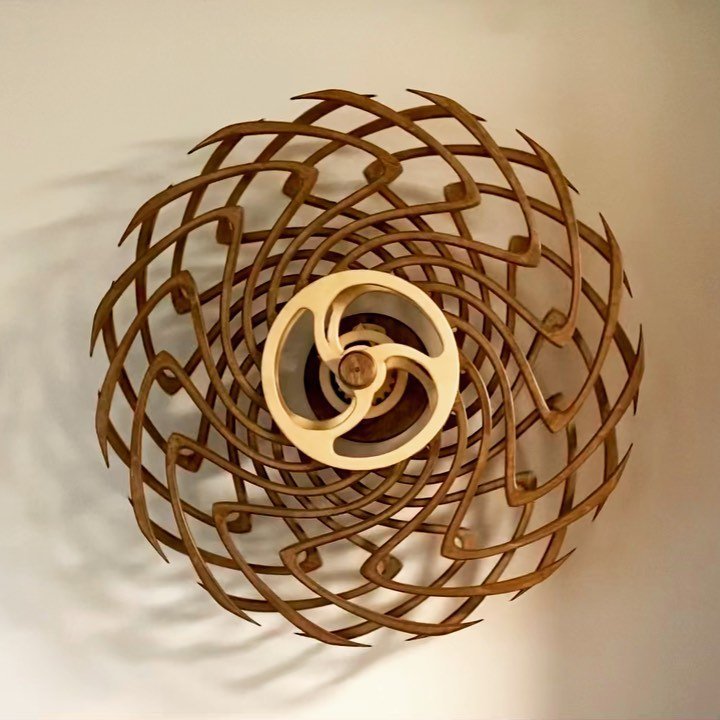 KineticCraft – Zeitlose künstlerische Bewegungsskulptur
