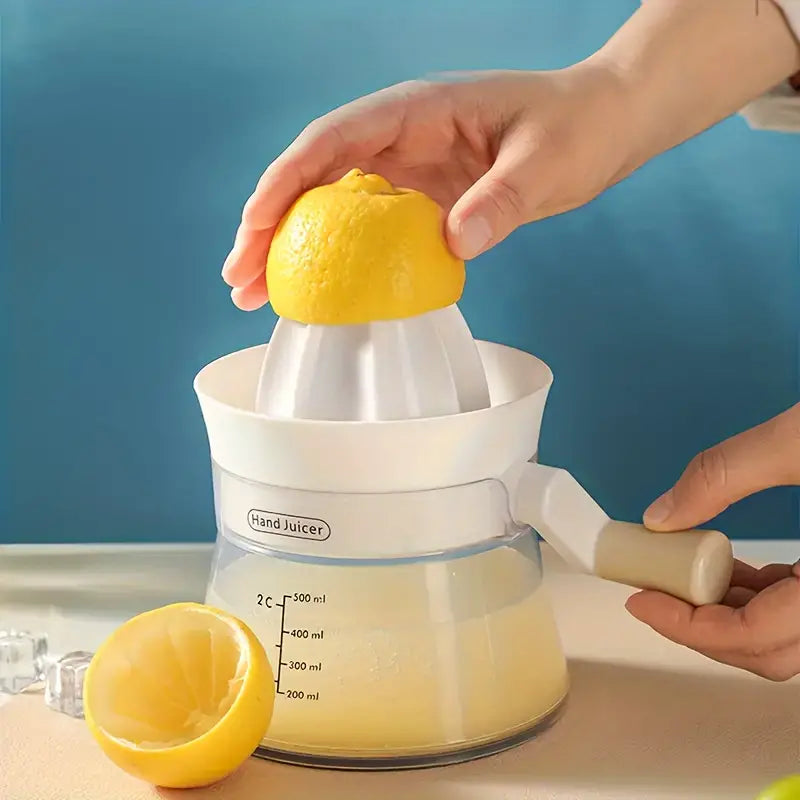 JuiceEase – Manueller Hand Entsafter mit Griff und Ausgießer