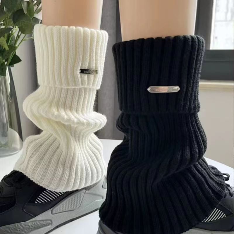 SnugLayer – Kuschelige Socken im Y2K-Stil mit lebendigen, verspielten Mustern