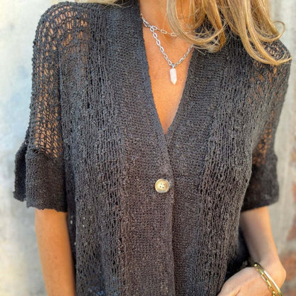 Claudia – Gestrickter Hohlcardigan mit V-Ausschnitt und kurzen Ärmeln