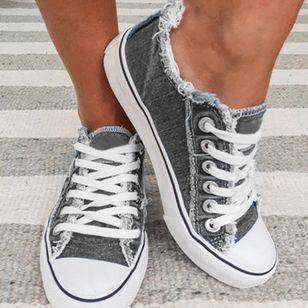 FloraWalk – Canvas-Schnürsneaker mit buntem Blumenmuster