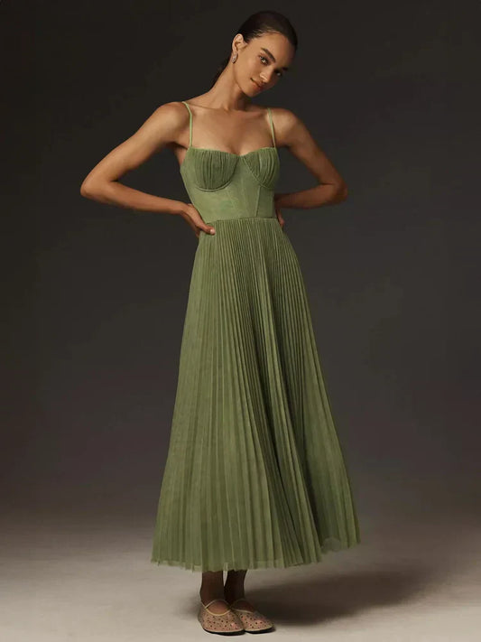 Solange – Plissiertes Korsett-Midikleid für feminine Eleganz