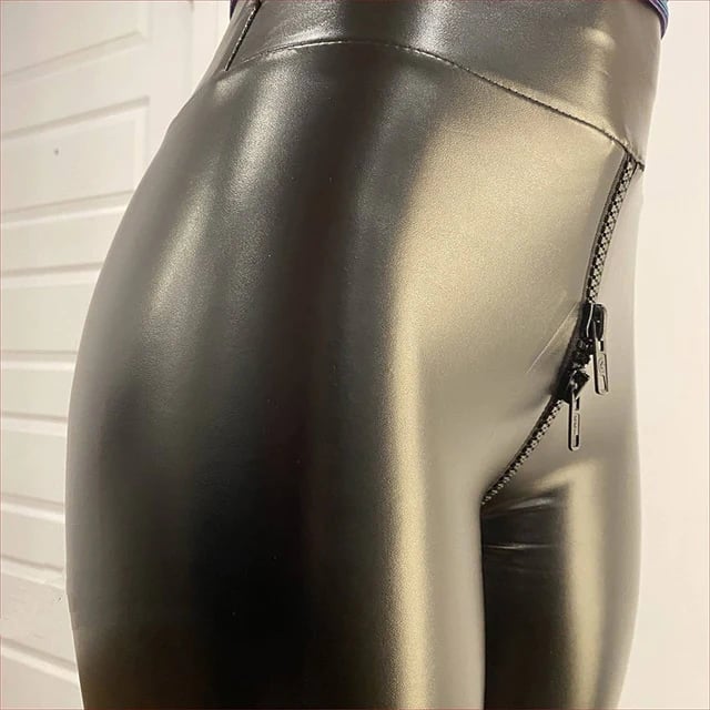 Gretchen – Matte Leather-Look Trousers for Bold, Stylish Statements