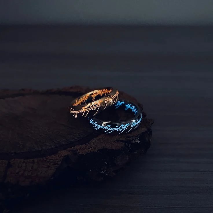 GlowRing – Im Dunkeln leuchtender Ring mit bunt leuchtenden Runen