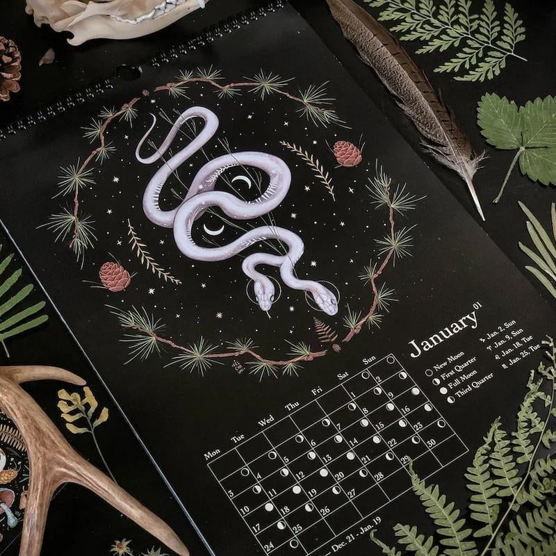 DarkForest – Mondkalender 2023 mit Originalillustrationen und Mondphasen