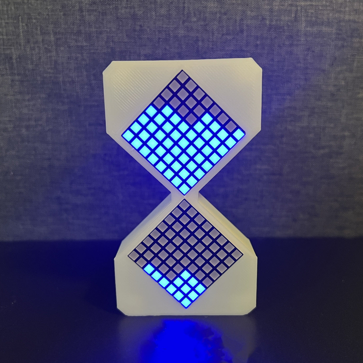 NeonHour – LED-Sanduhr kombiniert klassisches Design mit moderner Anzeige