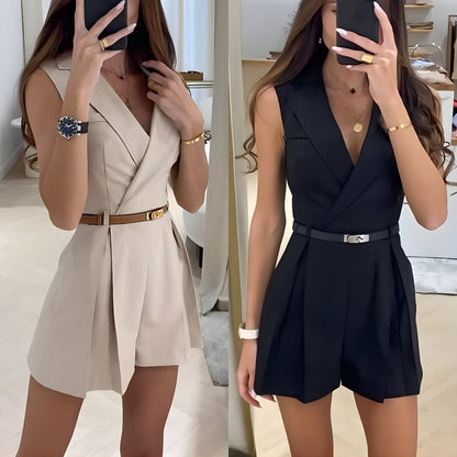 WrapElegance – Ärmelloses Hemdblusenkleid mit Gürtel und Wickeldesign in Beige