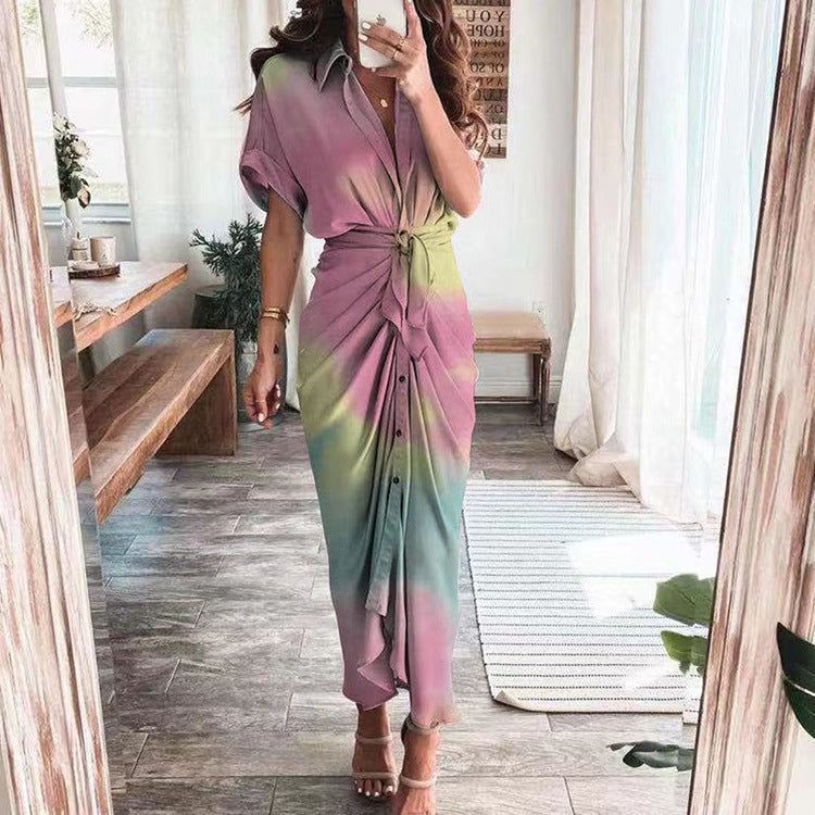 Victoria – Satin-Knopfkleid mit gerafftem V-Ausschnitt vorne