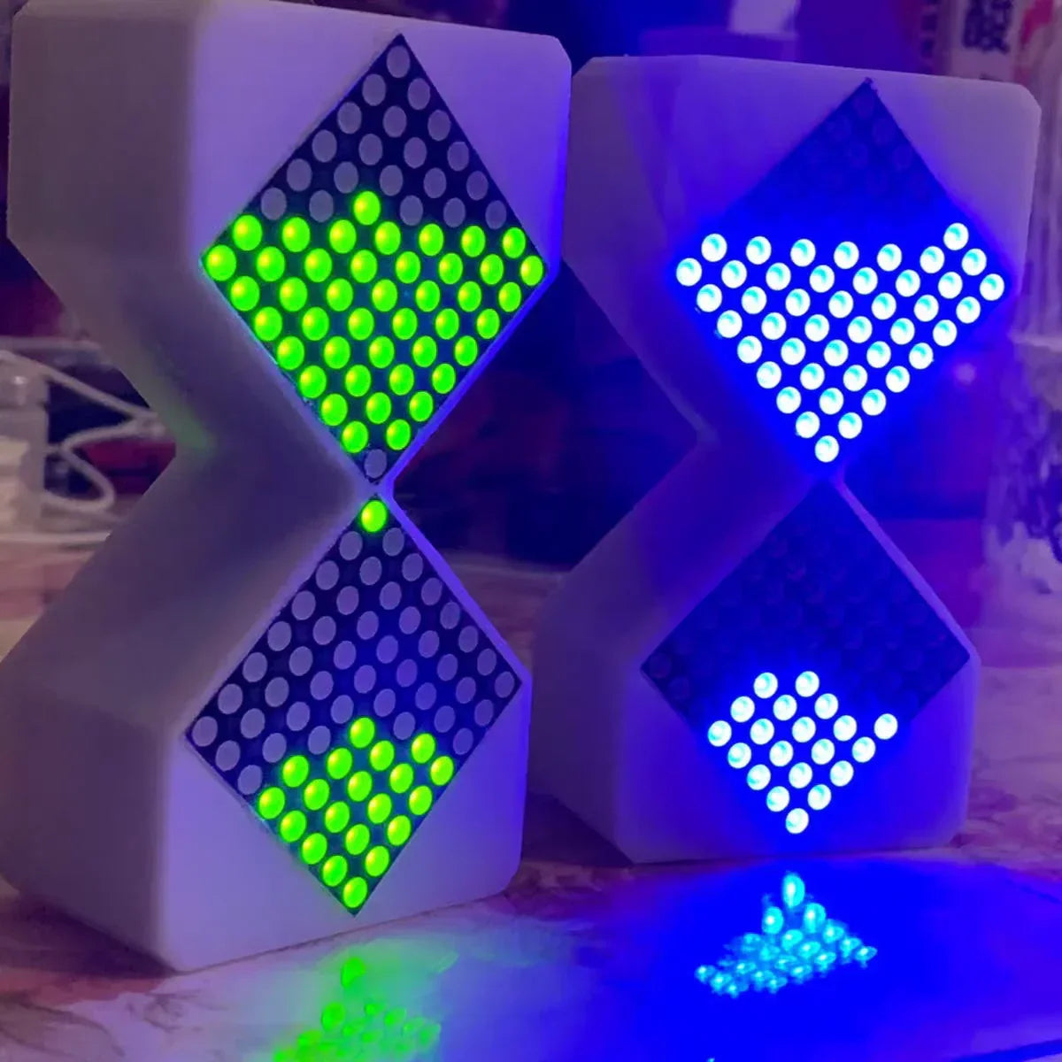 NeonHour – LED-Sanduhr kombiniert klassisches Design mit moderner Anzeige