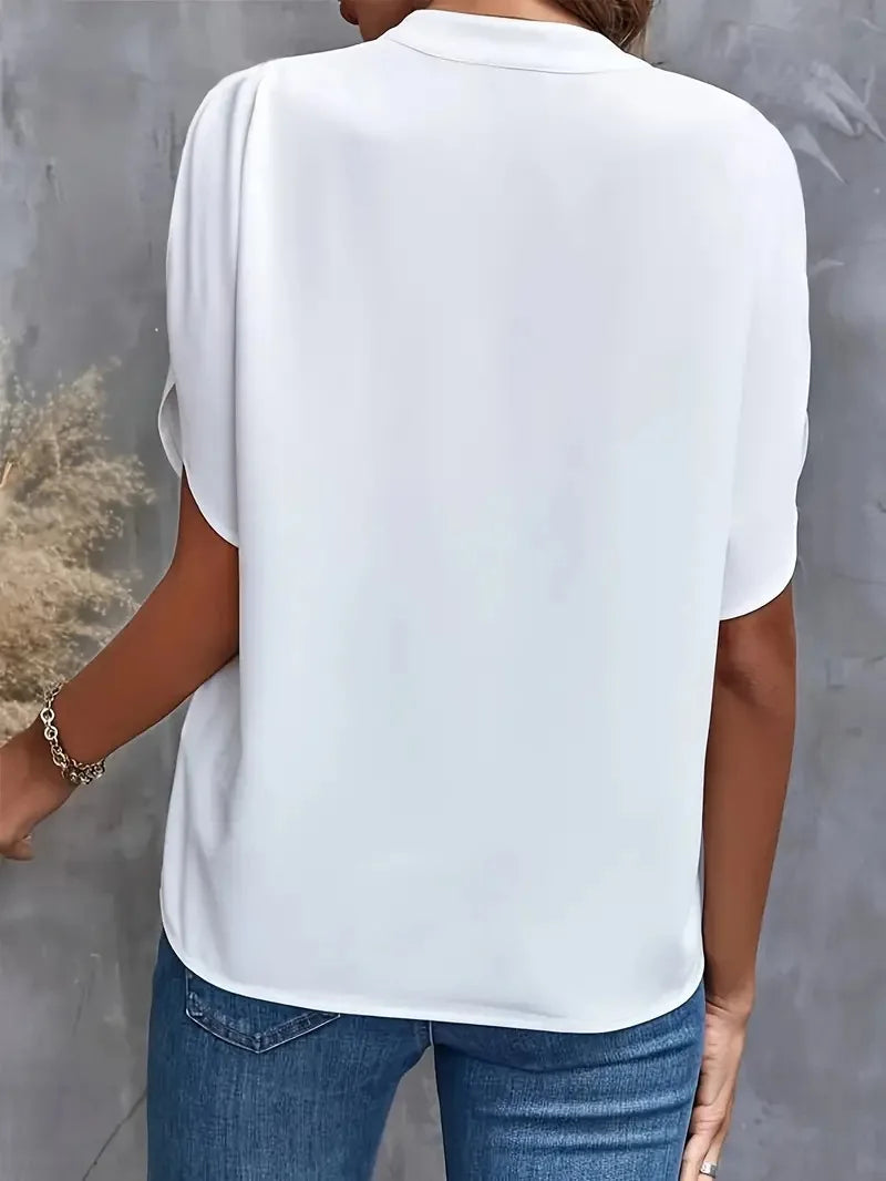 Isalie – Elegante V-Ausschnitt-Bluse mit fließendem Stoff