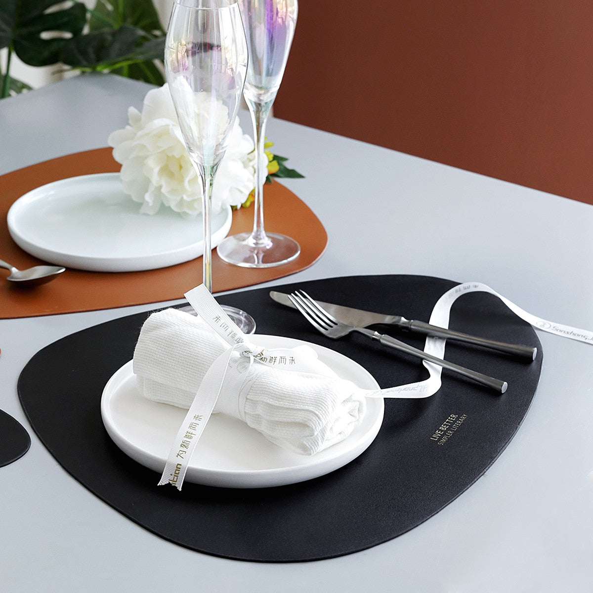 LuxeFeast – Elegante rutschfeste Tischsets für stilvolles Speisen