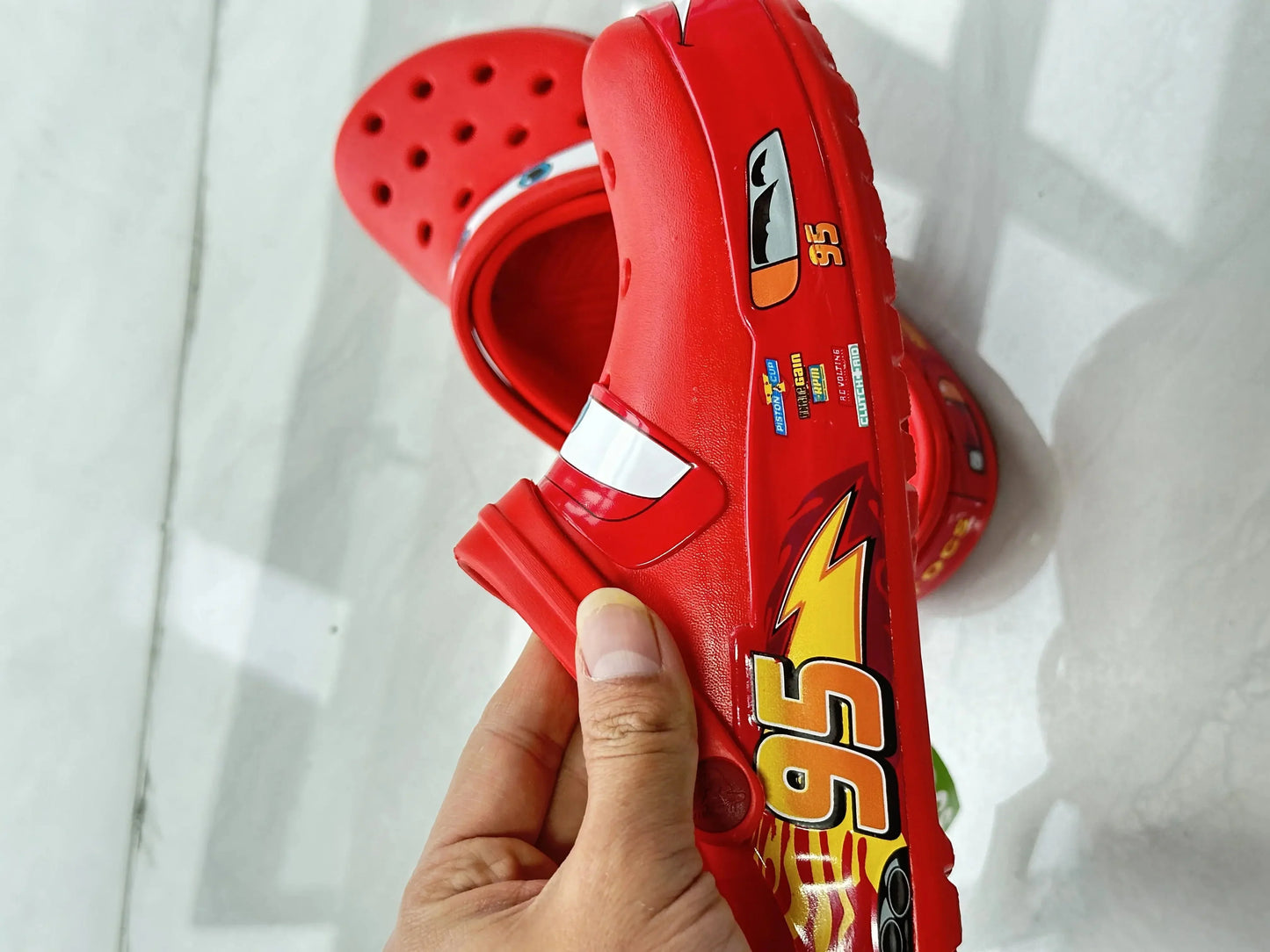 SpeedStep – Lightning McQueen Crocs für Spaß und Komfort