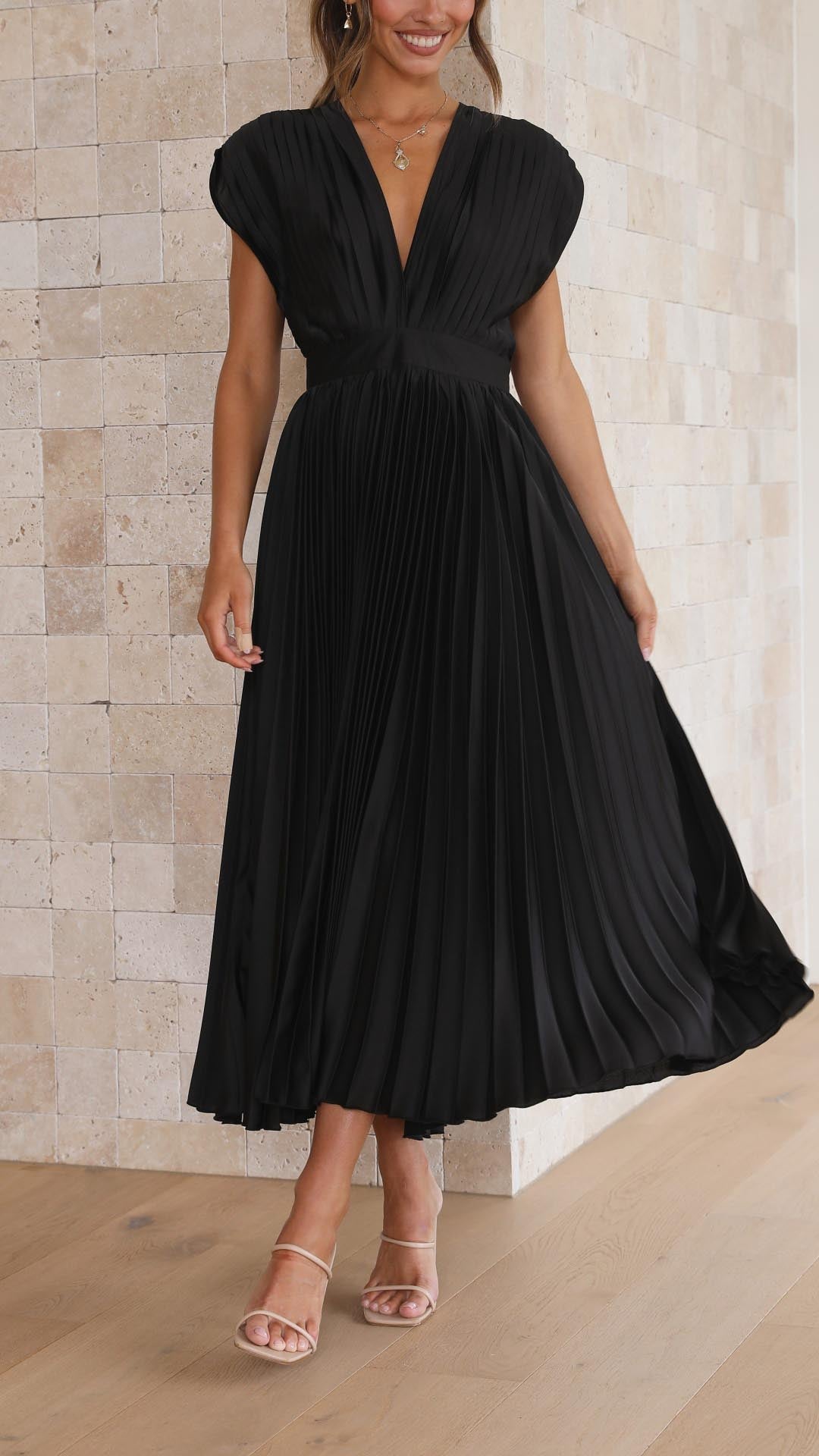 Maria – Elegantes Plisseekleid für gehobenen Stil