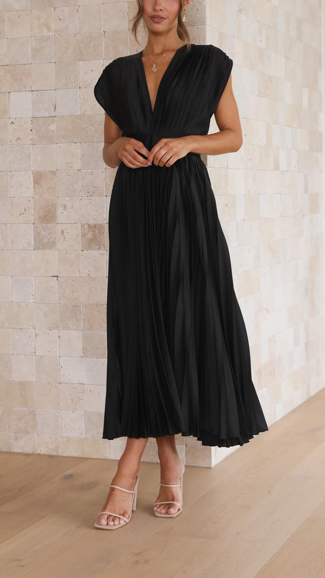Maria – Elegantes Plisseekleid für gehobenen Stil