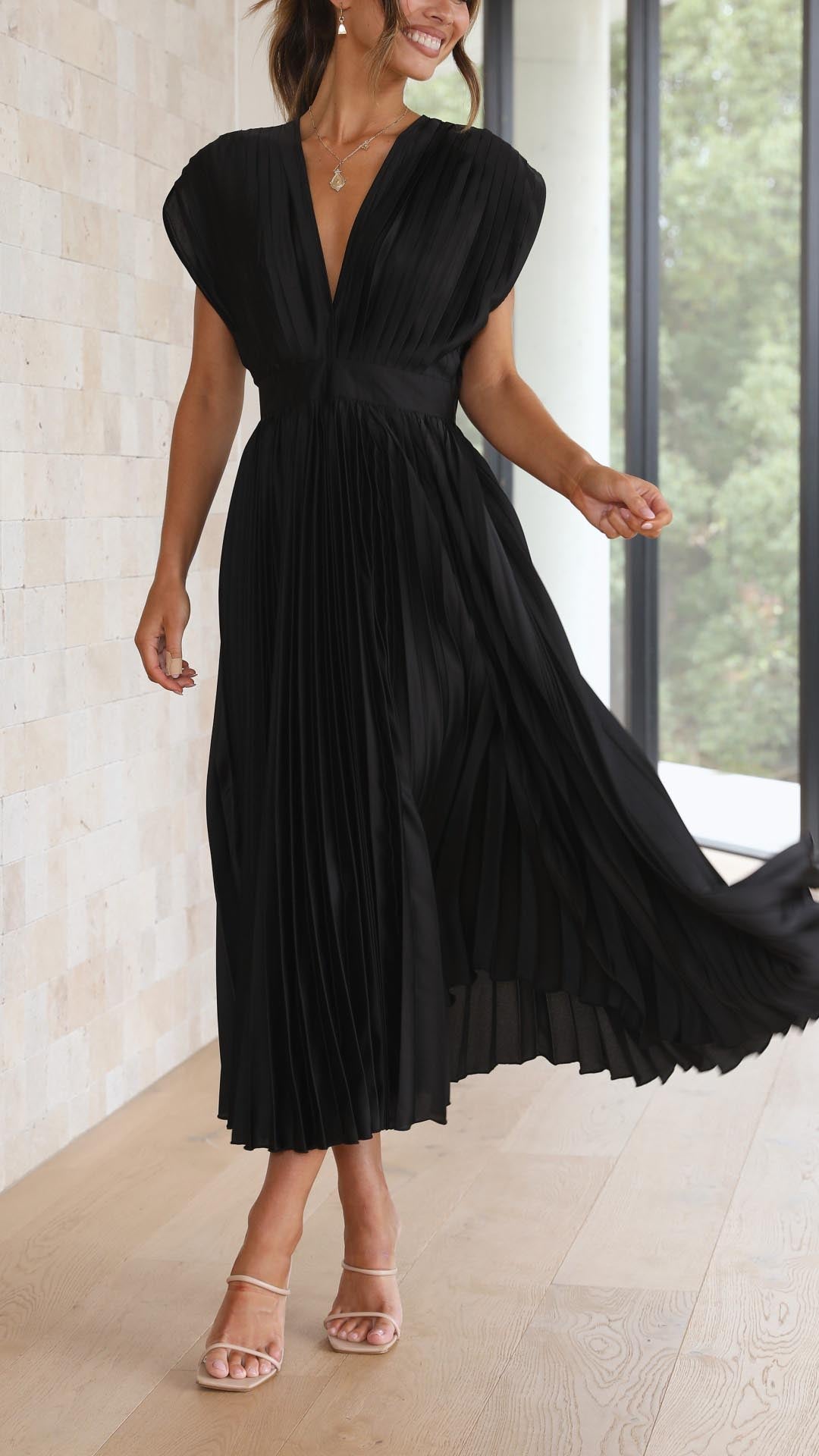 Maria – Elegantes Plisseekleid für gehobenen Stil