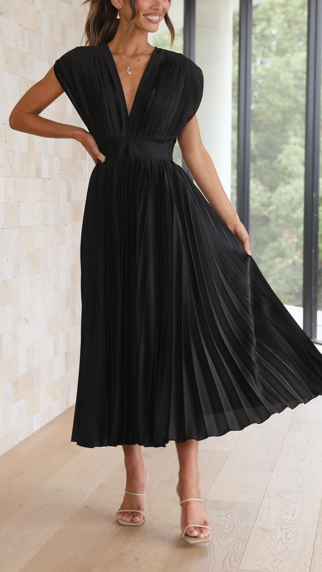 Maria – Elegantes Plisseekleid für gehobenen Stil