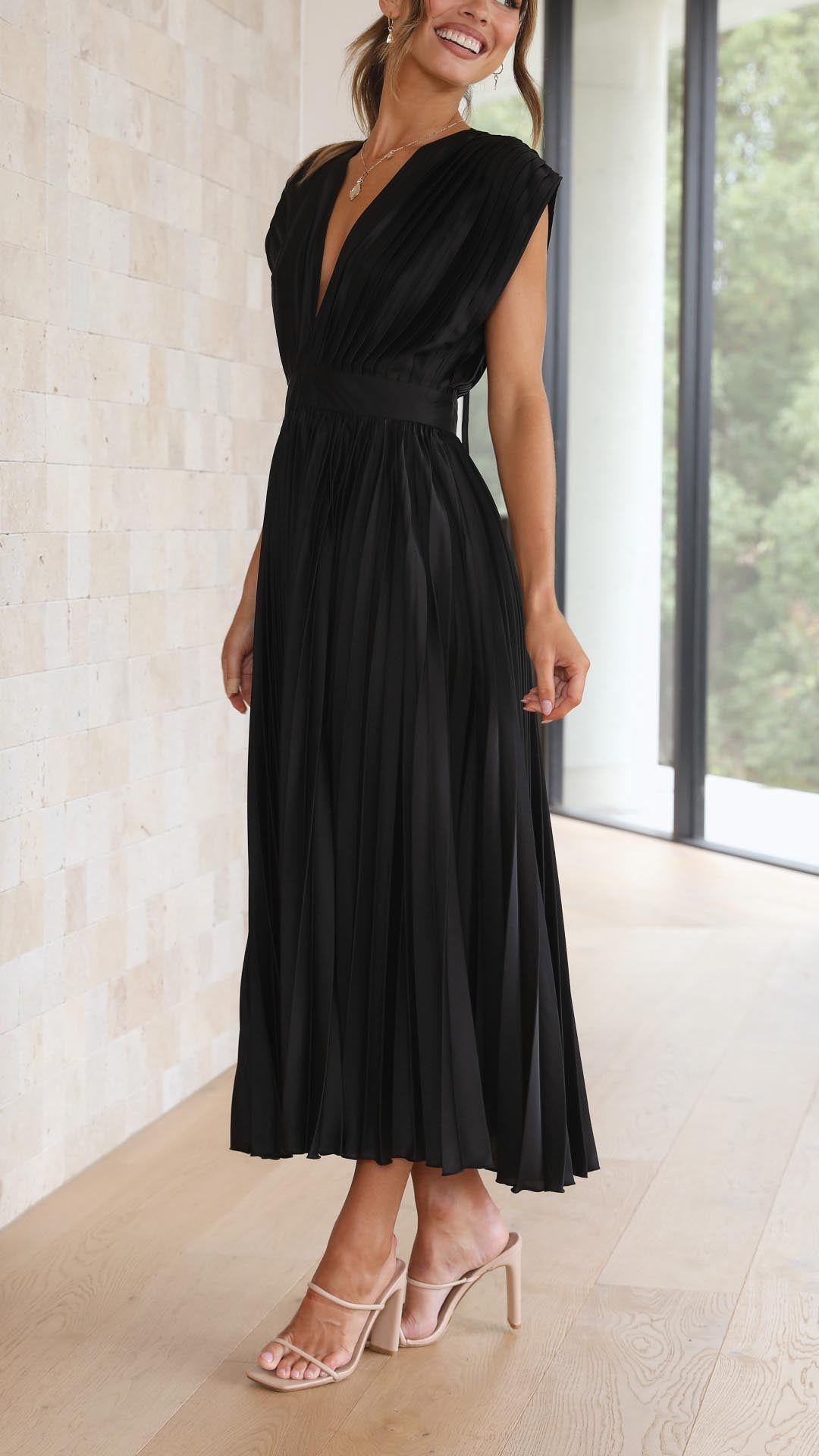 Maria – Elegantes Plisseekleid für gehobenen Stil