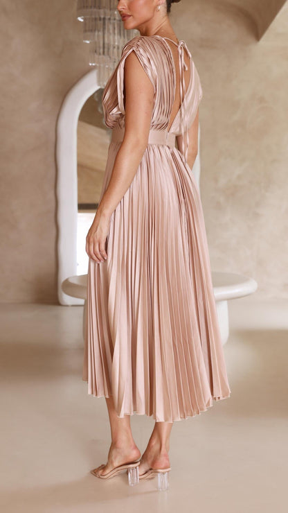 Maria – Elegantes Plisseekleid für gehobenen Stil