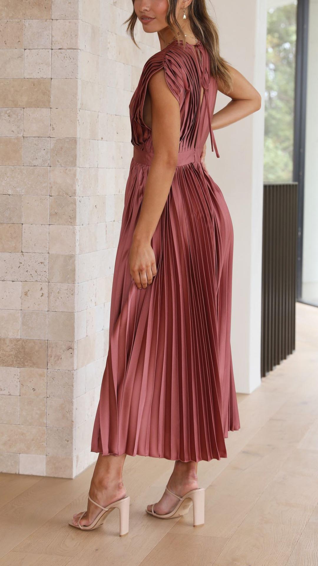 Maria – Elegantes Plisseekleid für gehobenen Stil