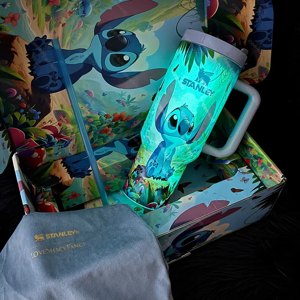 FestiveSip – Leuchtender Isolierbecher mit magischem Tag-Nacht-Design