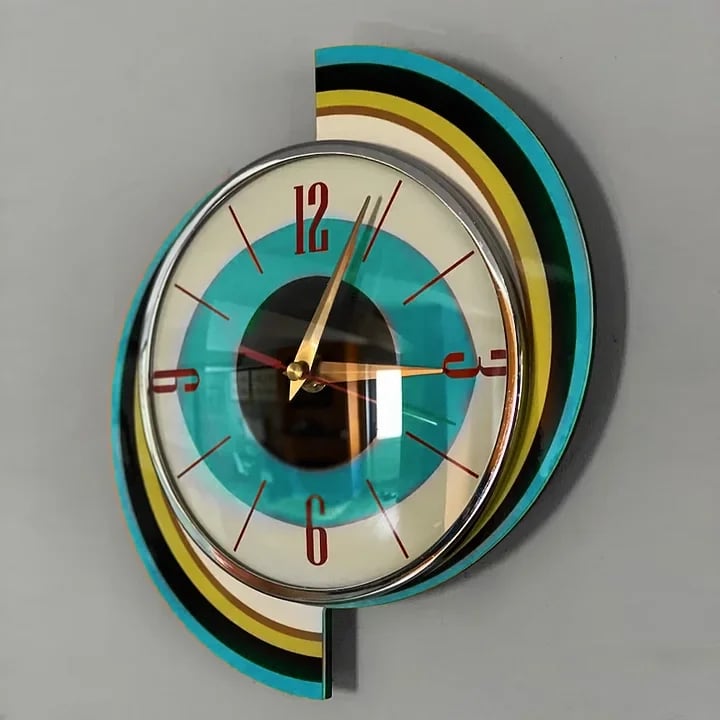 TimeRay – Handgefertigte Mid-Century Wanduhr für stilvolles Zeitmanagement