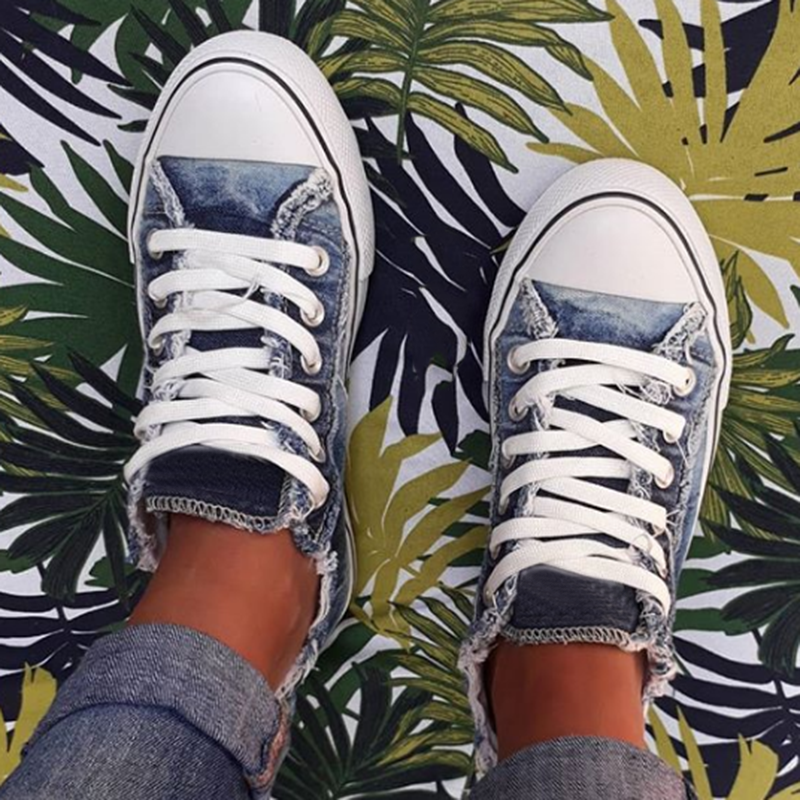 FloraWalk – Canvas-Schnürsneaker mit buntem Blumenmuster