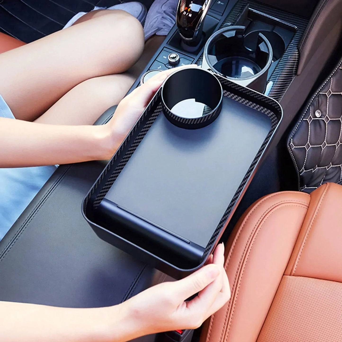 DriveDine – 360° drehbarer Auto-Esstisch mit Getränkehaltern