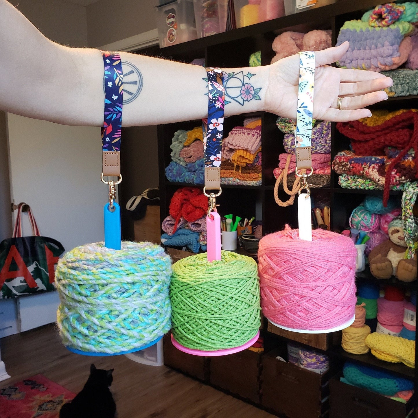 YarnMate™ - Tragbarer Handgelenk-Wollhalter