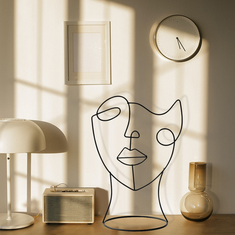 MetalMuse – Abstrakte Gesichtsfigur für stilvolle Innenräume