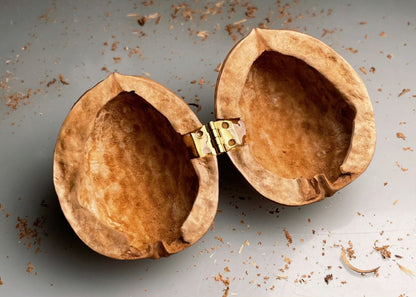 MiniManor – Miniaturhaus aus Walnussschalen für süße Geschenkideen