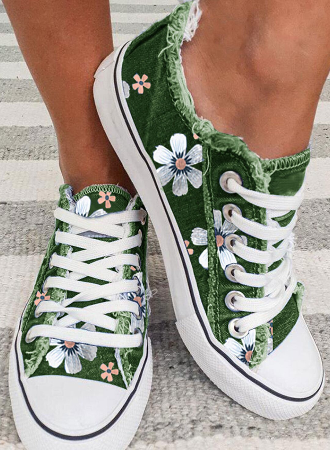 FloraWalk – Canvas-Schnürsneaker mit buntem Blumenmuster